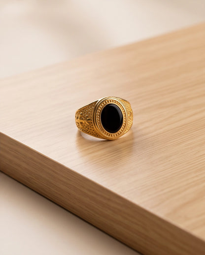 Onyx-Style Oval Cabochon Palm Tree Motif Gold Ring
