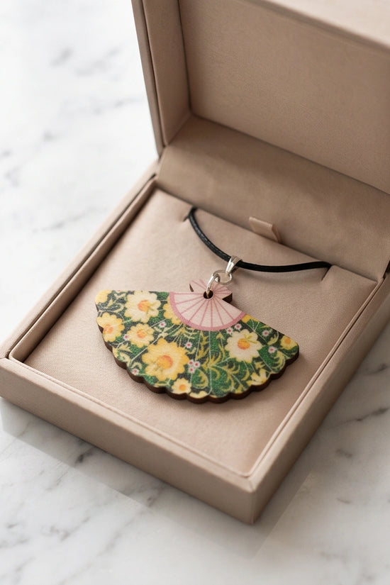 Vintage Floral Hand-Fan Pendant Necklace