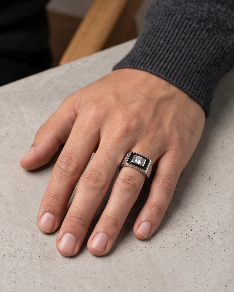 Brilliant Round Crystal Onyx-Inlay Brick-Link Band Silver Ring