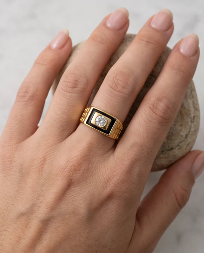 Centered Clear Gemstone Onyx Frame Lattice Gold Ring