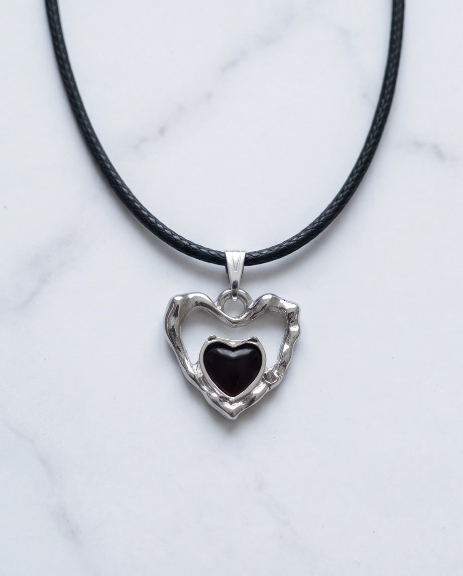 Openwork Heart & Black Gemstone Cord Necklace