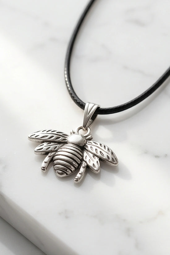 Silver Retro Bumblebee Pendant Necklace