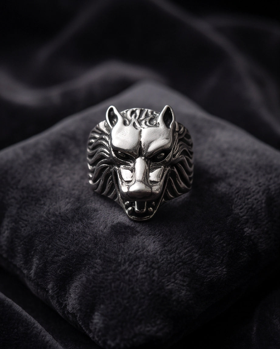 Howling Alpha Wolf Sculpted Ring