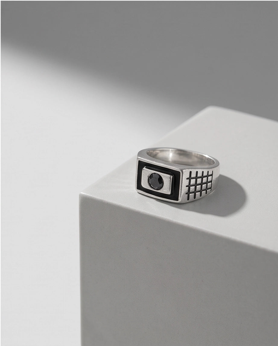 Brilliant Round Faceted Black Onyx-Inlay Grid-Shoulder Silver Ring