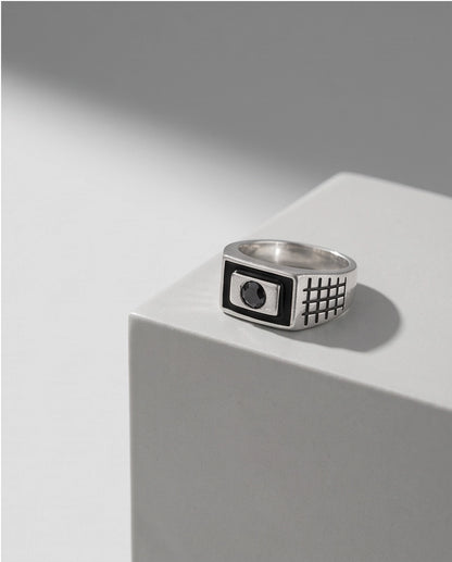 Brilliant Round Faceted Black Onyx-Inlay Grid-Shoulder Silver Ring