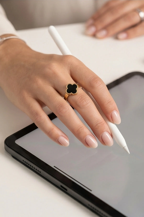 Golden Onyx Clover Minimalist Ring