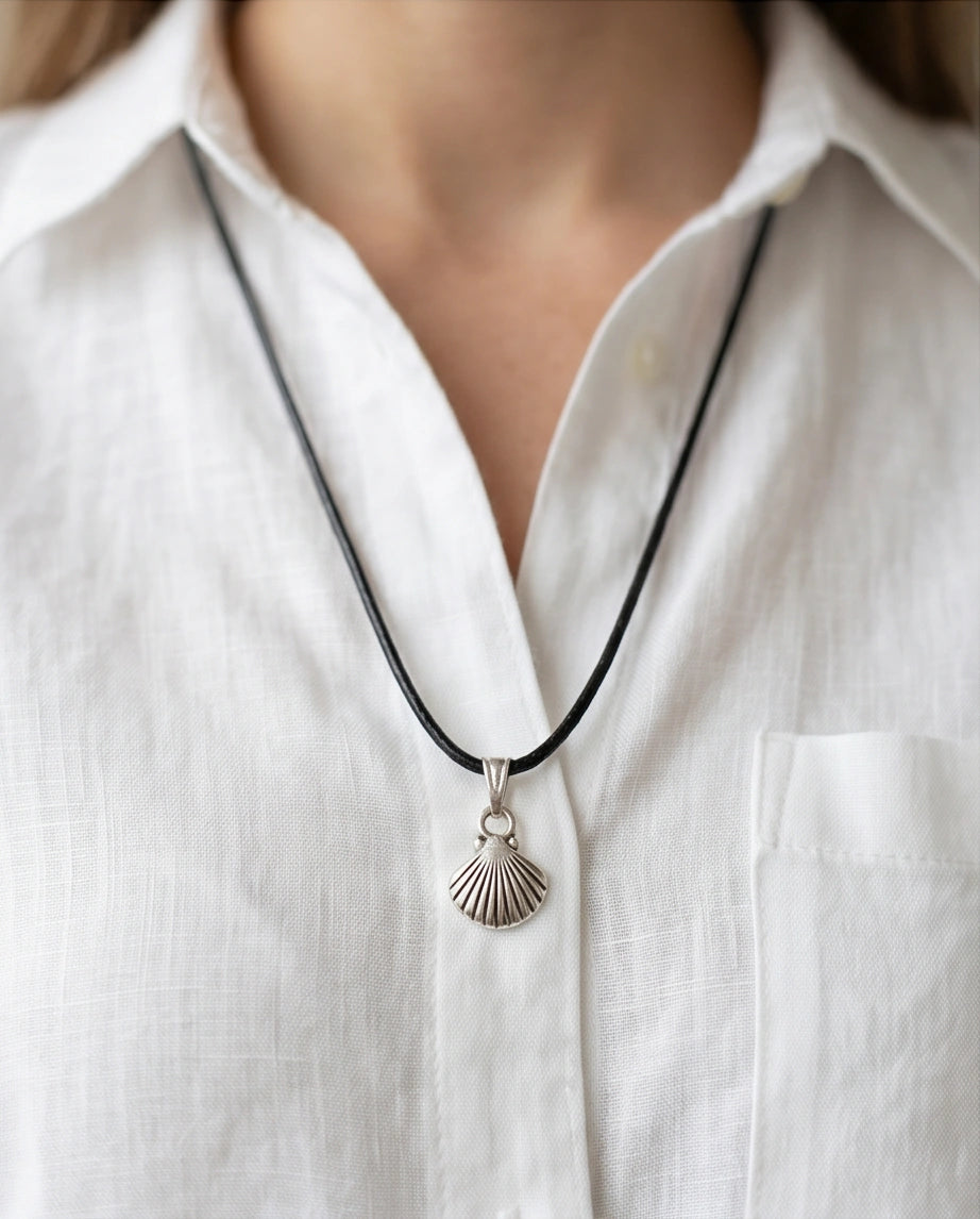Silver Retro Seashell Pendant Necklace
