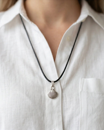 Silver Retro Seashell Pendant Necklace