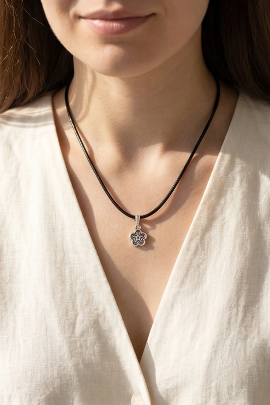 Silver Retro Concentric Blossom Necklace