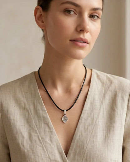 Silver Retro Wavy Leaf Necklace