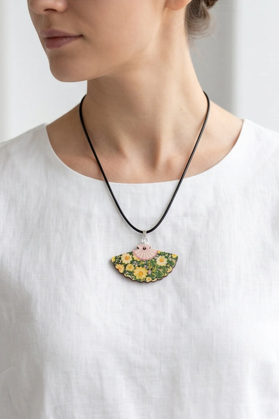 Vintage Floral Hand-Fan Pendant Necklace