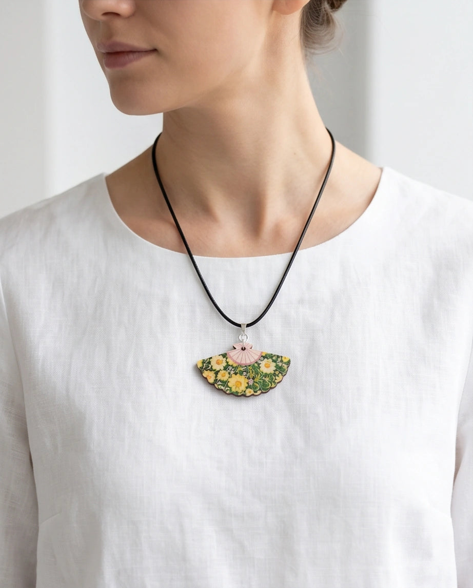 Vintage Floral Hand-Fan Pendant Necklace