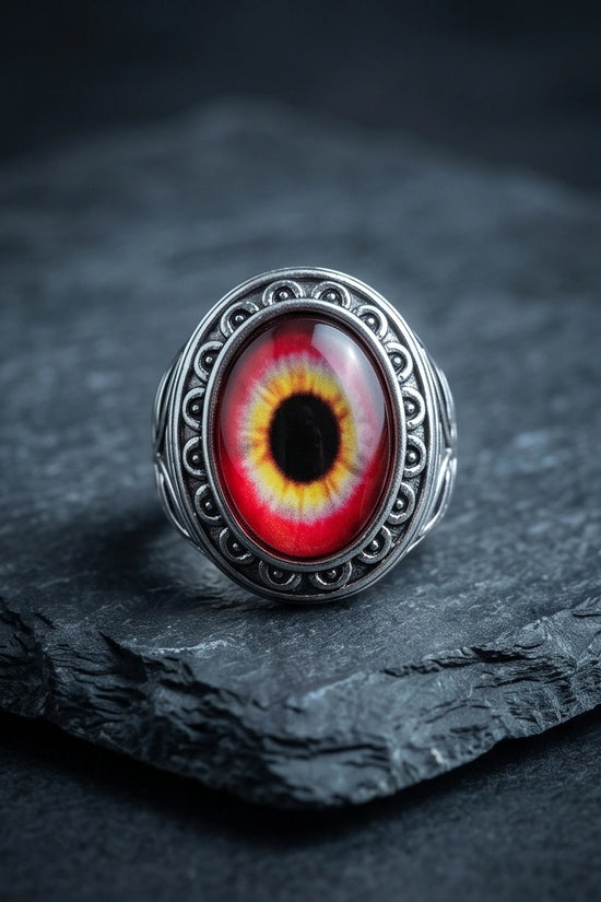 Vintage Sterling Silver Fiery Crimson Dragon's Eye Ring