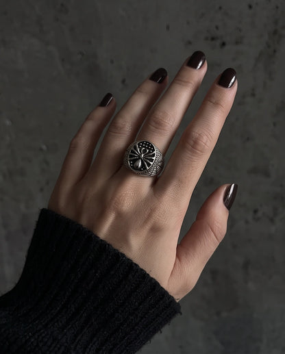 Arachnid Web-Shoulder Signet Silver Ring