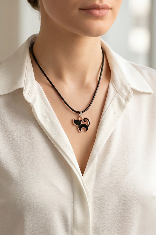 Gold Elegant Sitting Cat Necklace