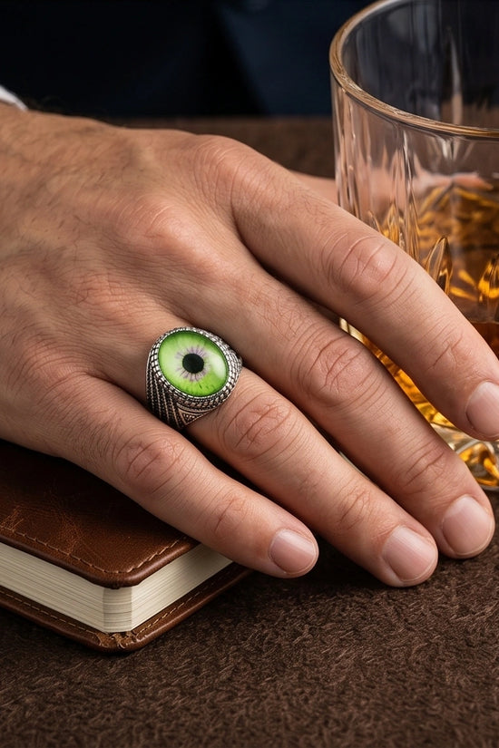 Vintage Sterling Silver Mythic Violet-Green Eye Ring