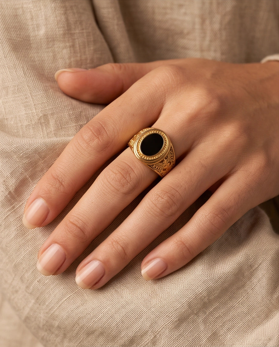 Onyx-Style Oval Cabochon Palm Tree Motif Gold Ring