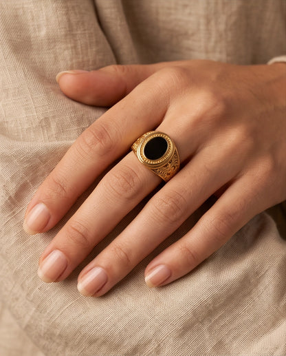 Onyx-Style Oval Cabochon Palm Tree Motif Gold Ring