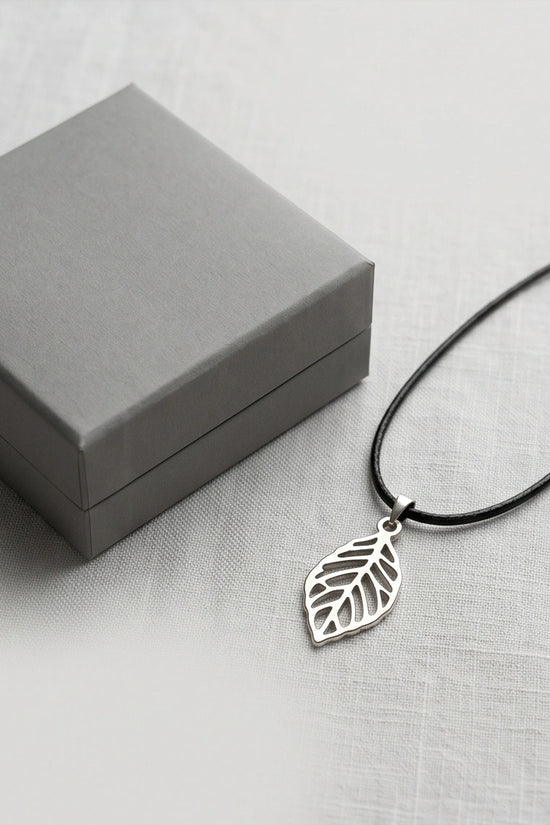 Silver Hollow Cutout Leaf Necklace