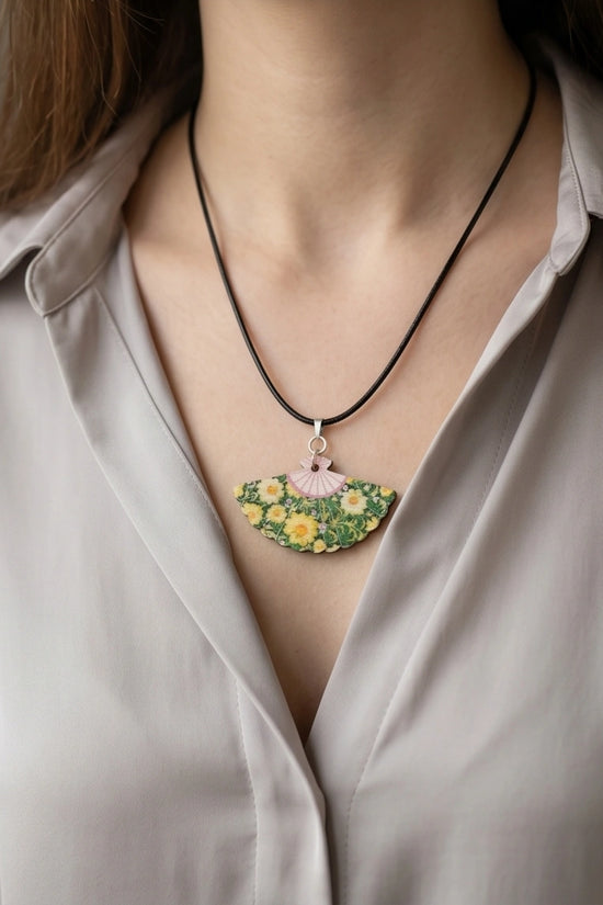 Vintage Floral Hand-Fan Pendant Necklace