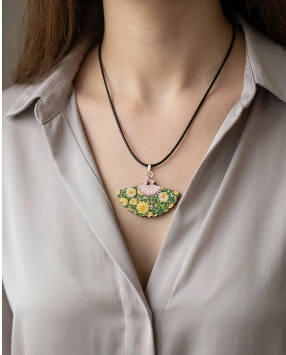 Vintage Floral Hand-Fan Pendant Necklace
