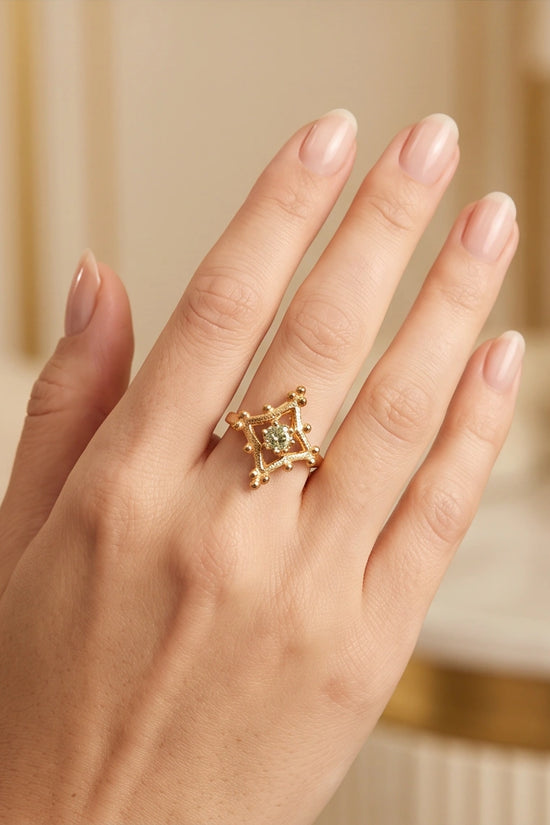 Vintage Gold Geometric Lattice Solitaire Ring
