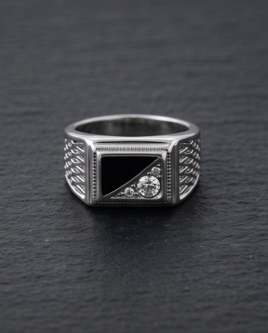 Onyx Inlay & Clear Gemstone Split-Face Mesh Band Silver Ring