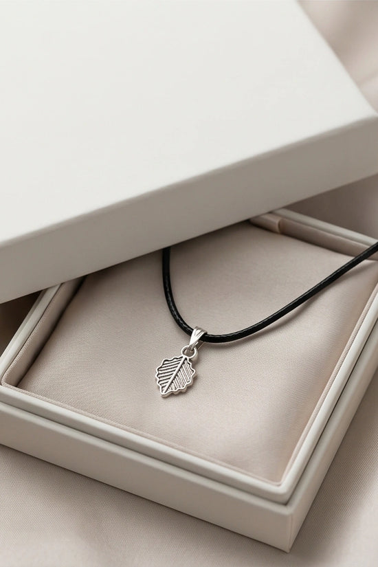Silver Retro Wavy Leaf Necklace