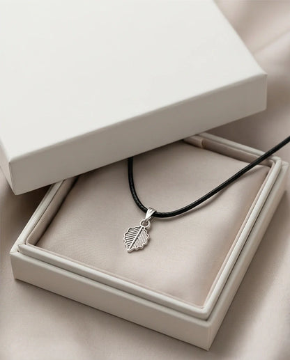 Silver Retro Wavy Leaf Necklace