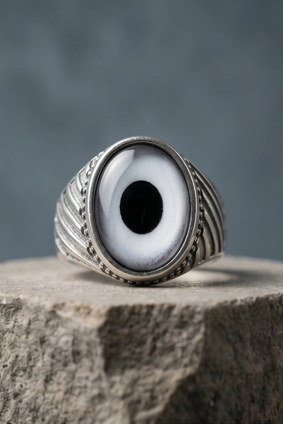 Vintage Sterling Silver Silver-Gray Wolf's Eye Statement Ring