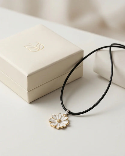 Gold and White Textured Daisy Necklace