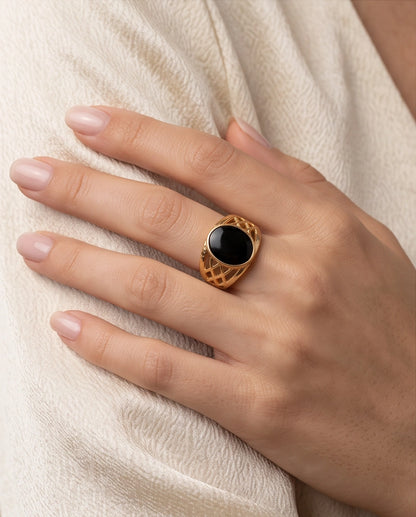 Onyx-Style Oval Cabochon Openwork Lattice Gold Ring