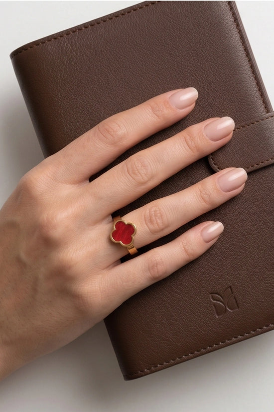 Golden Carnelian Clover Minimalist Ring