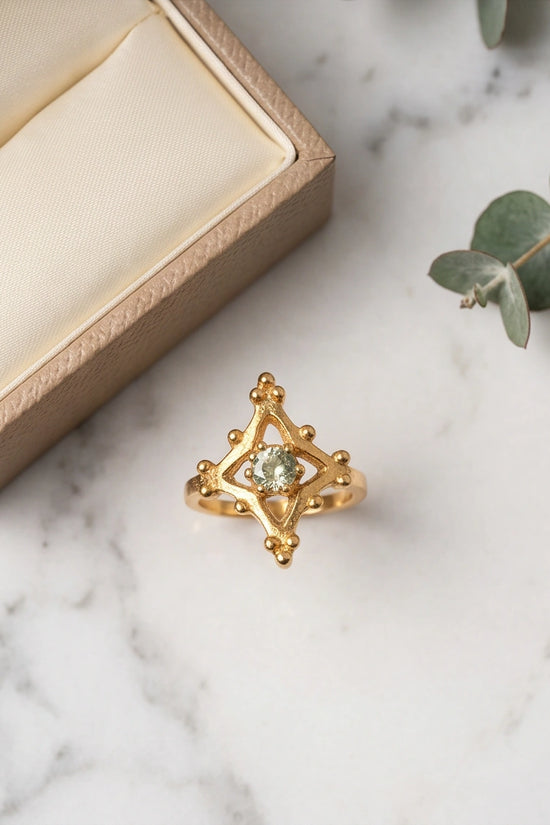 Vintage Gold Geometric Lattice Solitaire Ring