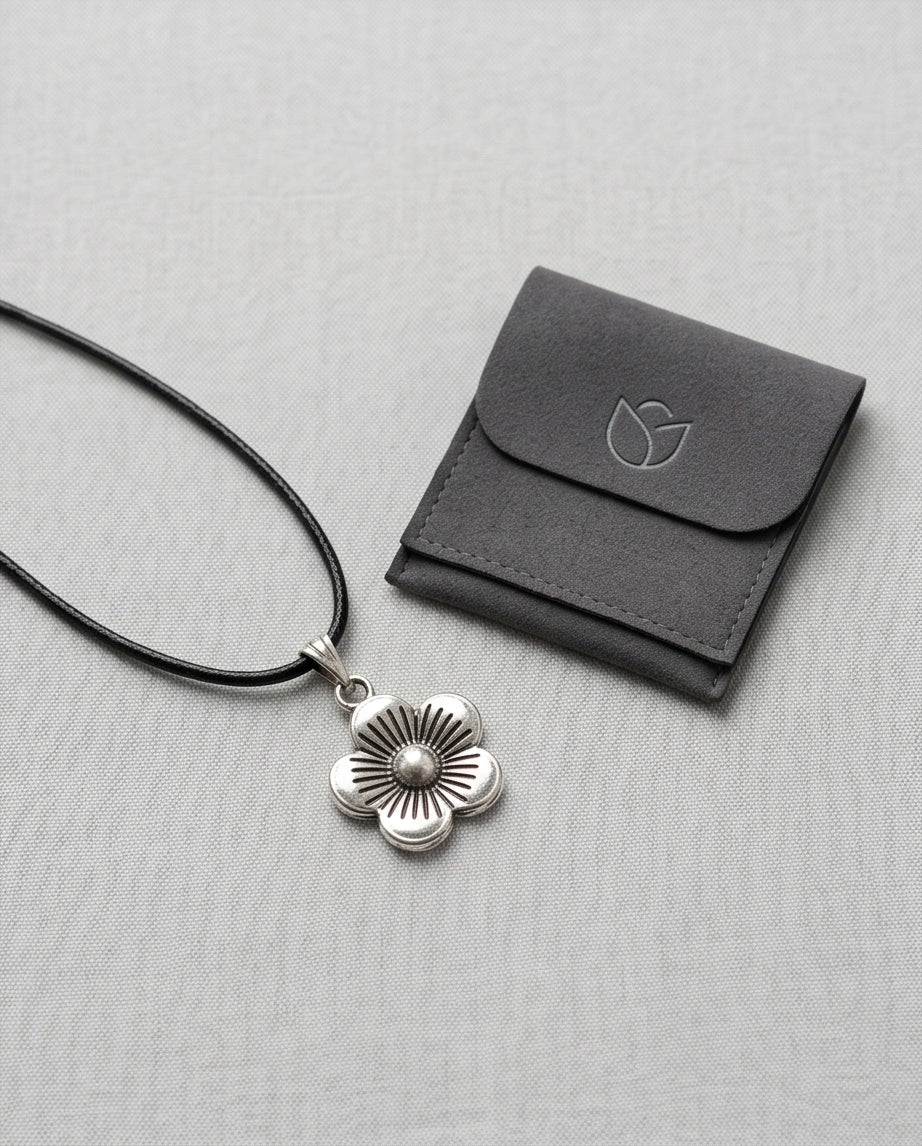Silver Retro Flower Pendant Necklace
