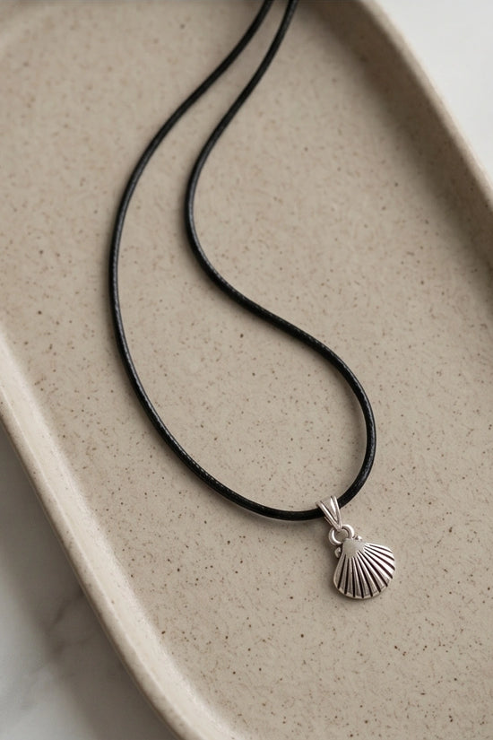 Silver Retro Seashell Pendant Necklace