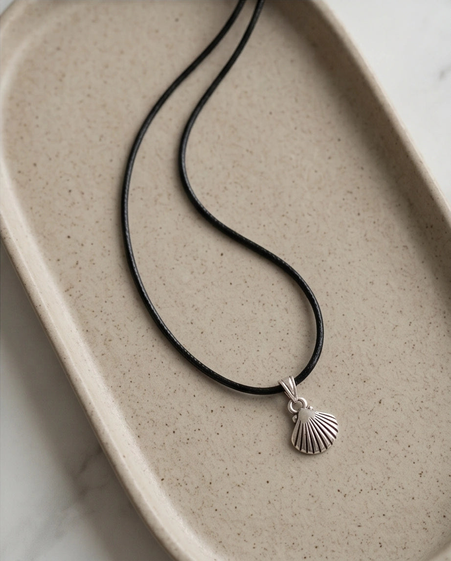 Silver Retro Seashell Pendant Necklace