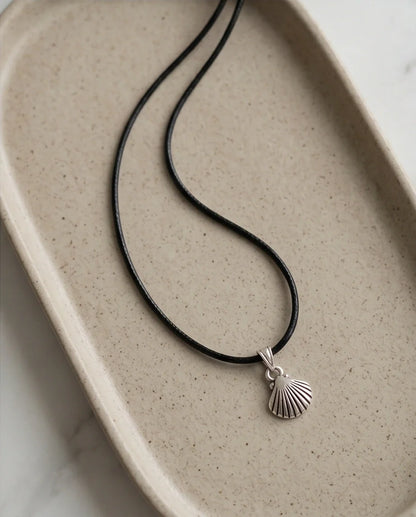 Silver Retro Seashell Pendant Necklace