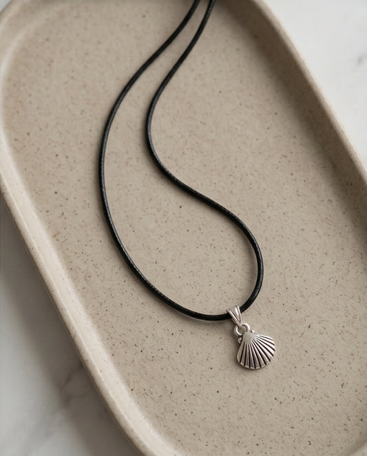 Silver Retro Seashell Pendant Necklace