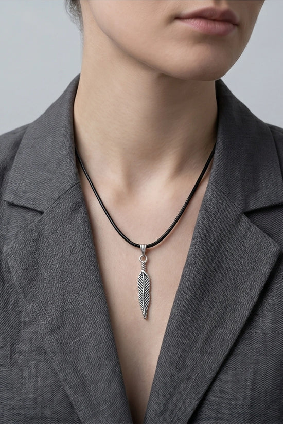 Silver Retro Feather Pendant Necklace