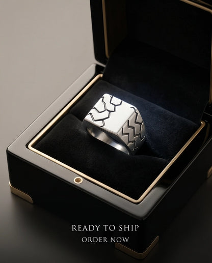 Fractured Asymmetric Signet Ring