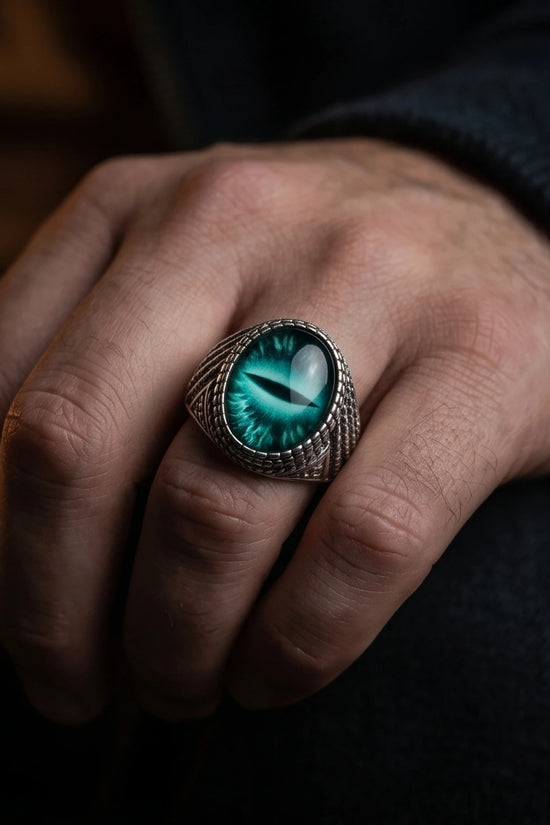 Vintage Sterling Silver Serpent Scale Deep Teal Eye Ring