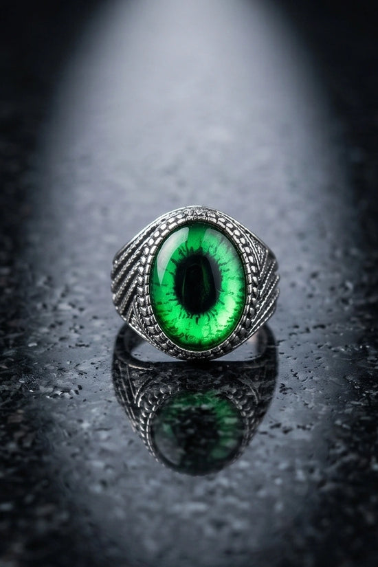 Vintage Sterling Silver Emerald Reptile's Eye Statement Ring