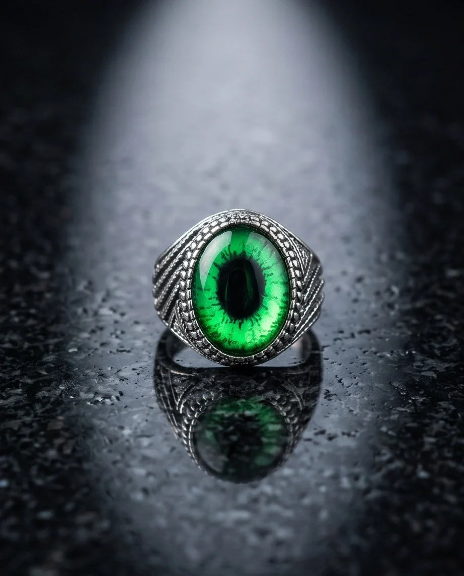 Vintage Sterling Silver Emerald Reptile's Eye Statement Ring