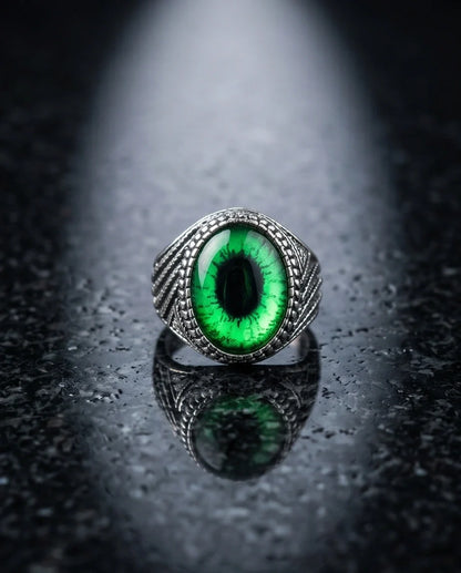 Vintage Sterling Silver Emerald Reptile's Eye Statement Ring