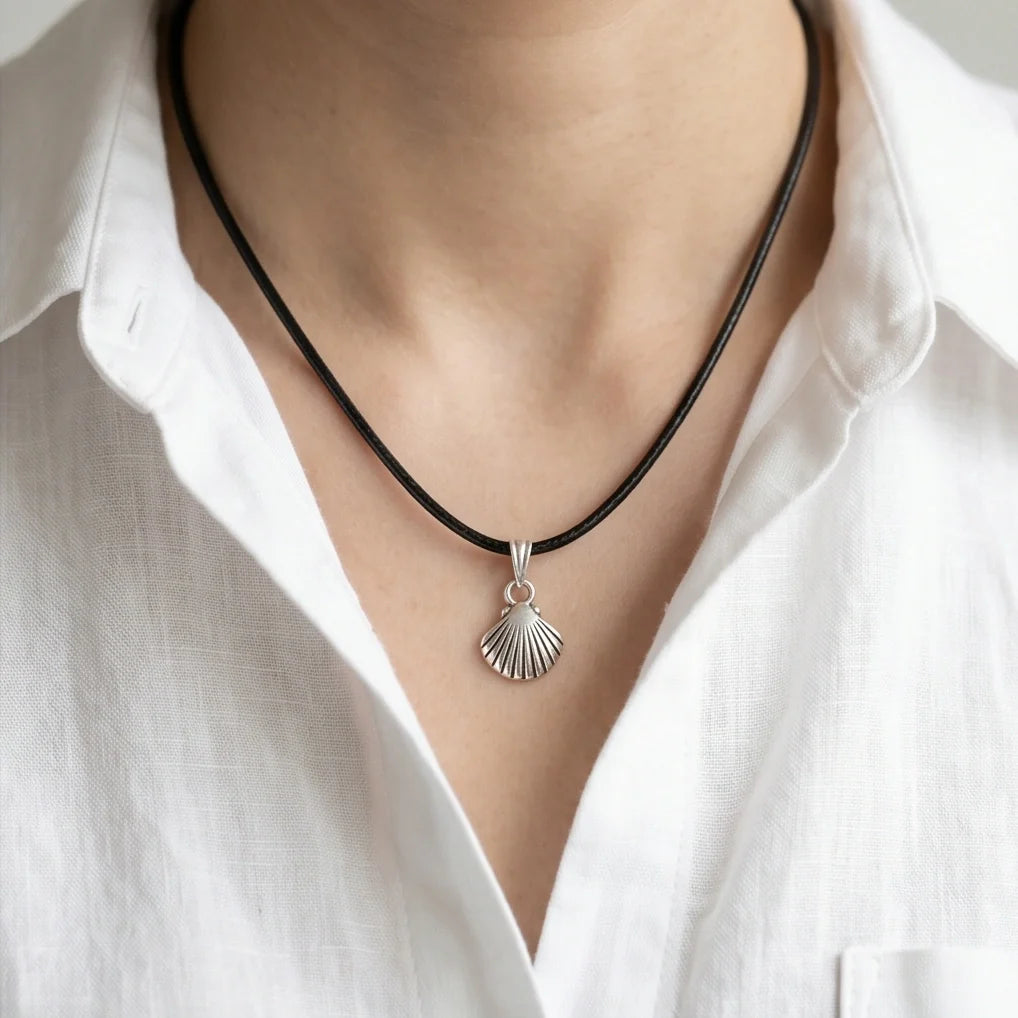 Silver Retro Seashell Pendant Necklace