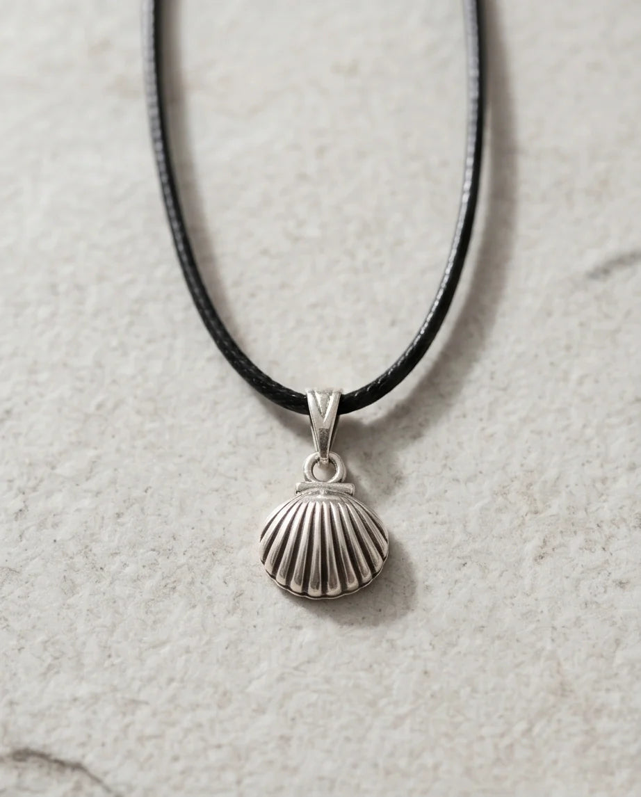 Silver Retro Scallop Seashell Necklace