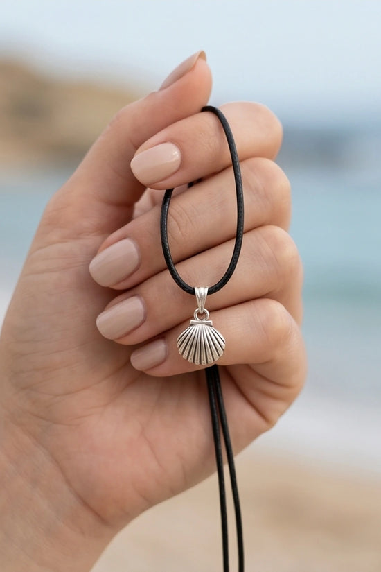 Silver Retro Scallop Seashell Necklace
