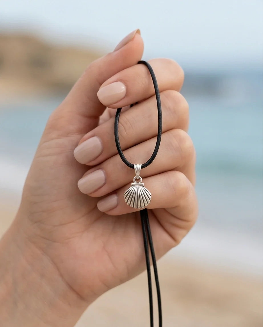 Silver Retro Scallop Seashell Necklace