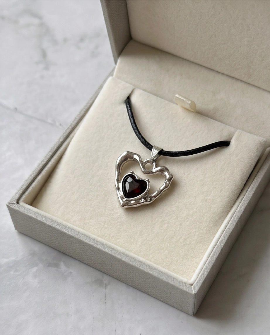 Openwork Heart & Black Gemstone Cord Necklace